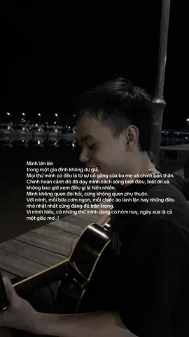 Mình lớn lên trong một gia đình không dư giả. Mọi thứ mình có đều là từ sự cố gắng của ba mẹ và chính bản thân. Chính hoàn cảnh đó đã dạy mình cách sống biết điều, biết ơn và không bao giờ xem điều gì là hiển nhiên. Mình không quen đòi hỏi, cũng không quen phụ thuộc. Với mình, mỗi bữa cơm ngon, mỗi chiếc áo lành lặn hay những điều nhỏ nhặt nhất cũng đáng để trân trọng. Vì mình hiểu, có những thứ mình đang có hôm nay, ngày xưa là cả một giấc mơ..!#xuhuongtiktok2024❤️🌈✔️ #xuhuong #uoclenxuhuong #tamtrang #viral #xu #xuhuongtiktok 
