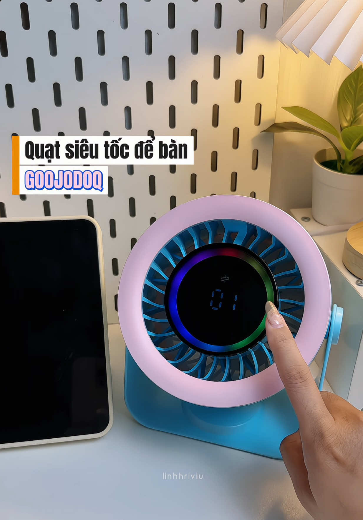 Quạt để bàn có cần xinh vậy không #linhhriviu #goojodoq #goojodoqfan #quattichdien #quattichdiendeban #quatsieutoc #quatdeban #LearnOnTikTok #muataitiktokshop #fyp #viral 