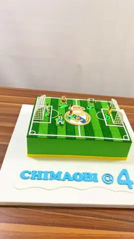 Beautiful Football Pitch Cake😍😍