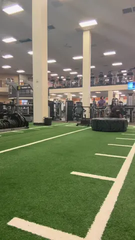 220lbs Tire Flip into a Burpee 🔥 One of my fav Total Body Workouts 💪🏽 #TireFlips #Burpee #GymGirl #DietandExcercise #CardioIsMyBestie #Fitness #HealthIsWealth #UnbiggingMyBack #TheMarathonContinues  #blackgirlfitness #blackfitgirls #haitianfitness  