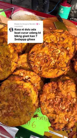 Replying to @Assyira Nordin 🌸 yeee awak kita dulu meniaga senawang . Barang naik mahal sangat .  dulu tahun 2022 kita jual rm 5 je sekeping awak .  Sekarang takut nak jual taktahu nk jual berapa sekeping 😂 #fyp #donutsusu #melakafoodie #melaka #melakafoodie #fy #fypシ゚viral #selatmelaka #harbourstreetmarketpulaumelaka #pantaieyeonmelaka #xzyabc #xzyabc #foodiemelaka #melakatengah #melaka 