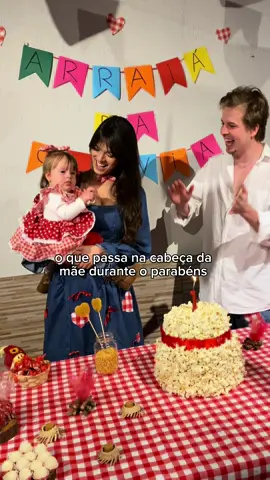 Eu não paro de chorar com esse vídeo 🥹  O que passa na cabeça da mãe durante o parabéns ❤️ #festade1ano #trend #aniversario1ano 