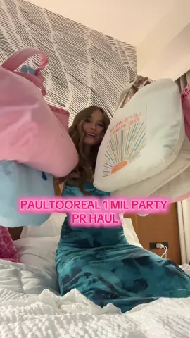 such an incredible event! @paultooreall SO PROUD OF YOU!! @PINK PALM PUFF @Ryane Roy @RYZN @instagram @DANDY @amaré @Haven Skin @Frilliance #paultooreal #prhaul #massivehaul #haultok #paulsparty 