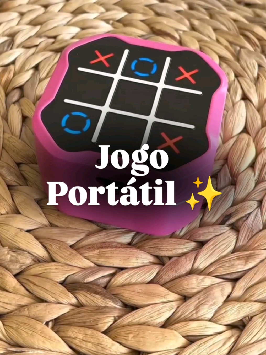 🧠✨ Diversão garantida e sem bagunça! Esse joguinho da velha eletrônico conquistou aqui em casa 💗 Além de entreter, ele estimula o raciocínio e a concentração dos pequenos de forma leve e divertida! Ideal pra viagens, restaurantes, esperas ou praquele tempinho longe das telas 📵💡 Quem aí também ama brinquedos que unem aprendizado e diversão? 😍👇 #AchadinhoDeMãe #JogoDaVelhaEletrônico #DiversãoEducativa #MaternidadeReal #DicaDeMãe #BrinquedoInteligente #KidsFun #RaciocínioLógico #BrinquedosCriativos #ReelsDeMãe #MãeQueIndica