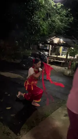 ขออนุญาตไม่ตอบคอมเม้น อยากเป็นม้าทรงต้องทำไง หรือฝันเห็นม้าทรง ฝันว่าลงพระนะคะ แต่แสดงความเห็นได้ ให้พี่ๆหรือคนที่รู้มาช่วยตอบน๊า บีตอบได้แค่ว่า ชะตาทุกคนอยู่ที่ตัวบุคคลค่ะบีก็ไม่สามารถให้คำตอบใครได้ และบีจะไม่ก้าวก่ายหรือดูถูกความฝันใครค่ะ บีให้คำตอบไม่ได้จริงๆ  ถ้าใช่คือใช่นะ ทำความดีกันเยอะนะคะ #หงไหเออร์ #อังไห้ยี่ 😍😇❤️‍🔥🪷