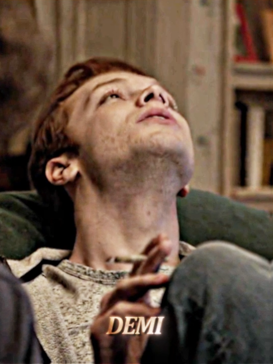 please bring this song back! #shameless #iangallagher #edit #fyp 