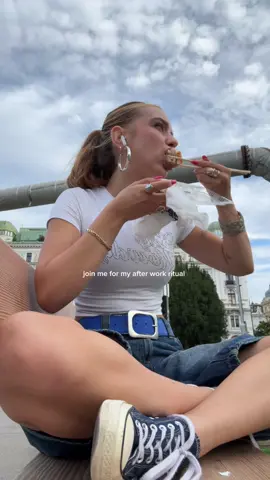 best way to end the day: journaling, sushi, the cure and votivpark #vienna #afterwork #slowdown #CapCut 