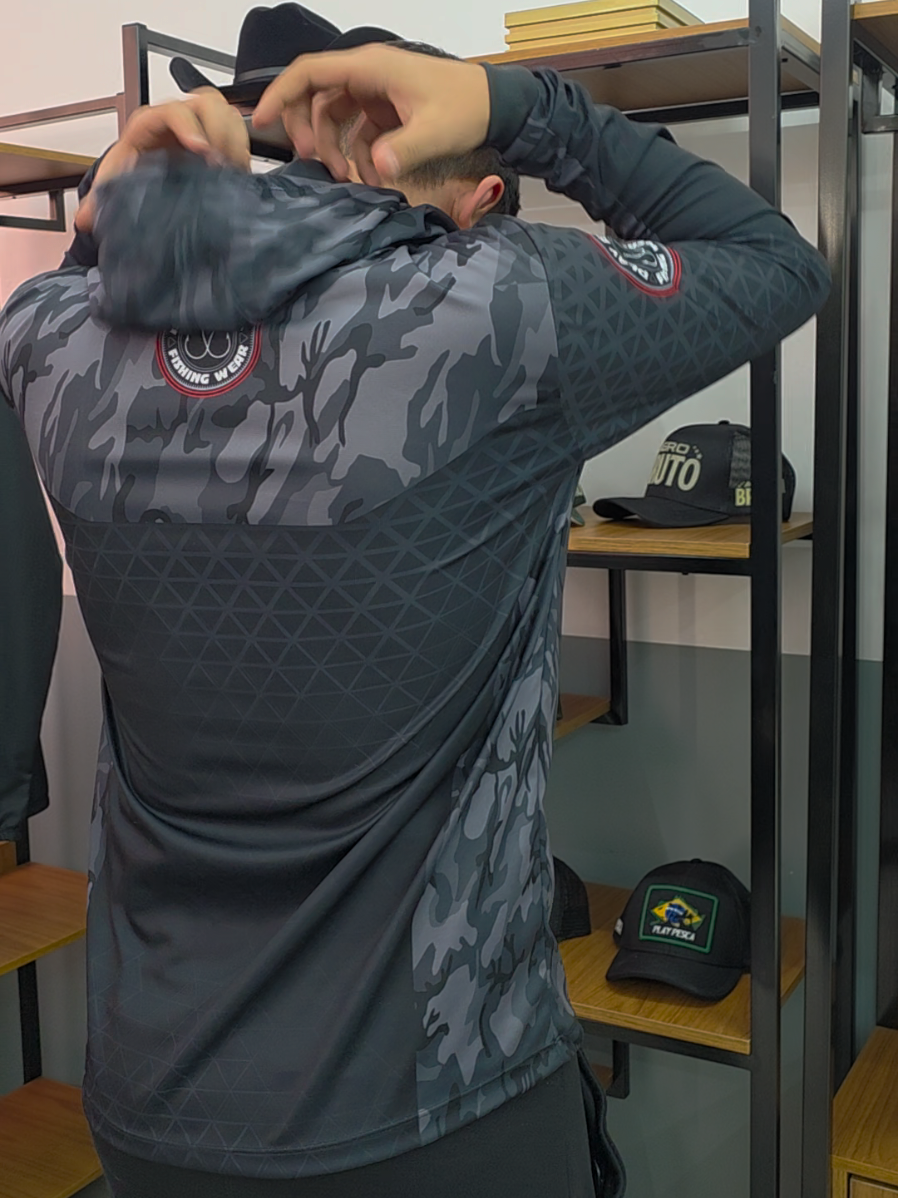 A sua camisa com capuz?!  Isso é o mais novo jeito que a Play Pesca encontrou para você ficar estiloso, confortável e protegido. Nossa camisas são 100% poliéster, Dryfit, proteção solar uv50+