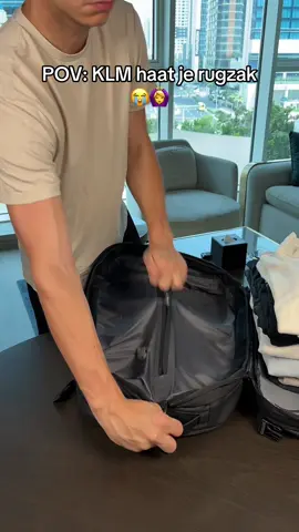 Wie heeft deze rugzak absoluut nodig? 😇🎒 #rugzak #reizen #handbagage #vakantie 