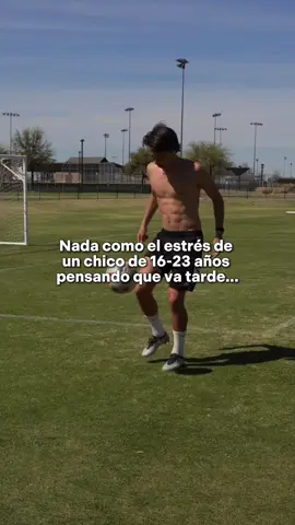 ⚽️ Es lo más normal del mundo, la presión y exigencia te llevan a ese punto de estrés donde crees que no estás a tiempo. Pero... Tenemos LA SOLUCIÓN. 🌟 Estás en la edad perfecta para venirte becado a Estados Unidos con UDB Sports. Somos una agencia de becas en USA para jóvenes que buscan el éxito futbolístico y académico. 🏟️ ¿Estás listo? Esta es tu oportunidad para darle un giro a tu vida y tener muchas posibilidades de llegar al futbol profesional. ✅ #usa #becas #scholarship #ncaa #futbol #estadosunidos #collehe #football