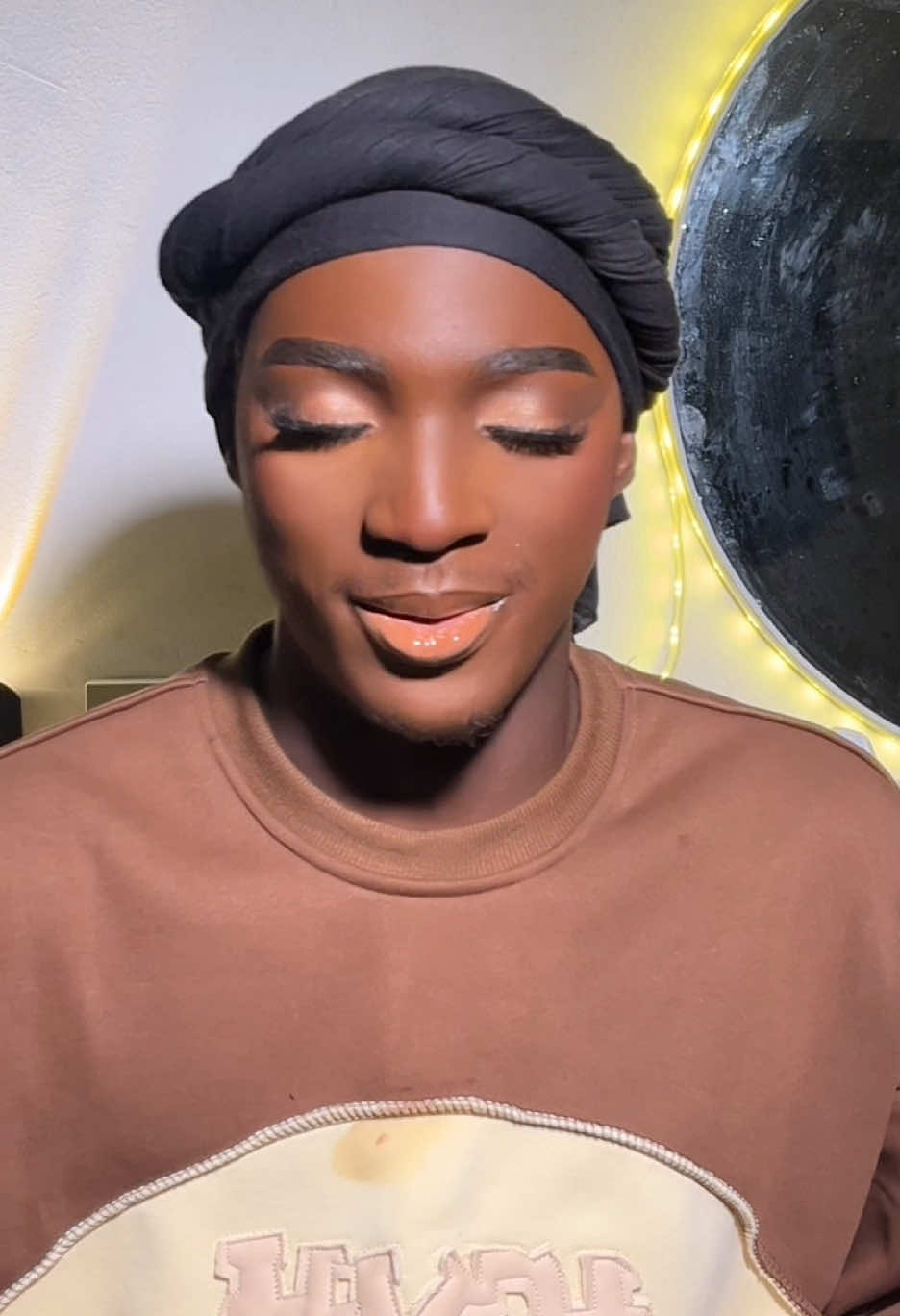 Makeup Vlog with @Blackzukko 😂😂😭,A very chaotic video 😭 #CapCut #fyp #foryoupage #ibadan #omoibadan #edeyoruba #yorubapeople #Siblings #Vlog #makeupvlog #makeup #makeupartist #makeupartistinibadan #ibadanmakeupartist #muainibadan #ibadanmua #viral #oduduwa 