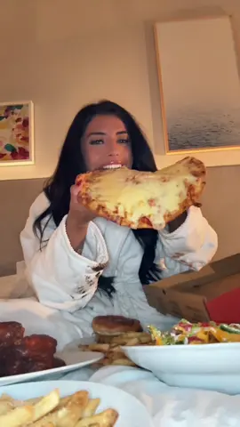 This is what dreams are made of #food #Foodie #eating #mukbang #roomservice 