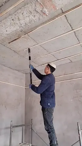 Se eu tivesse conhecido essa pistola de pregos antes, nunca mais teria usado martelo elétrico. #mecanica #ferramentas #homem  #tiktokshopbrasil