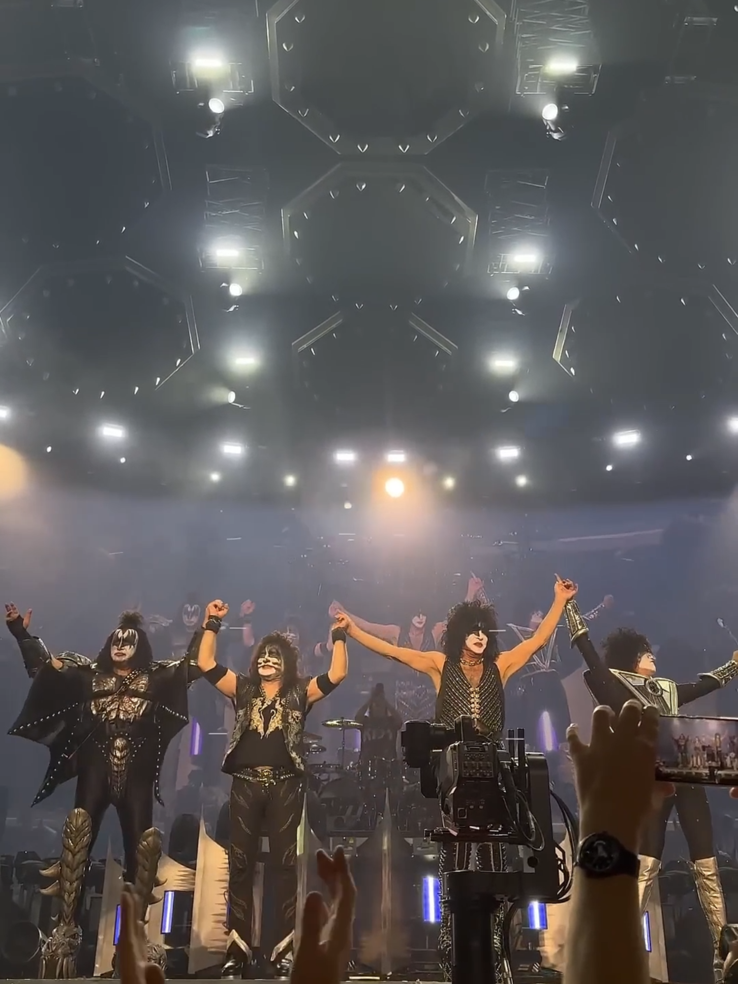 KISS End Of The Road Tour Bow in Edmonton Canada 2023  #kissband #kissrock #kissrocknroll #kissfans #kissnation #kissarmy #fyp #kissfan777 #paulstanley #genesimmons #tommythayer #ericsinger #endoftheroadtour #endoftheroadtour2023 #edmonton #canada #rogersplaceedmonton