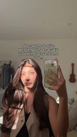 La luna en acuario suele ser muy desapegada, ama pero no de forma asfixiante, aman desde la libertad y respetan tu espacio. Sí una luna en acuario empatiza contigo y se queda en verdad conectaste con ella. No les juegues mal porque se irán. #lunaenacuario #acuario #luna #cartaastral 