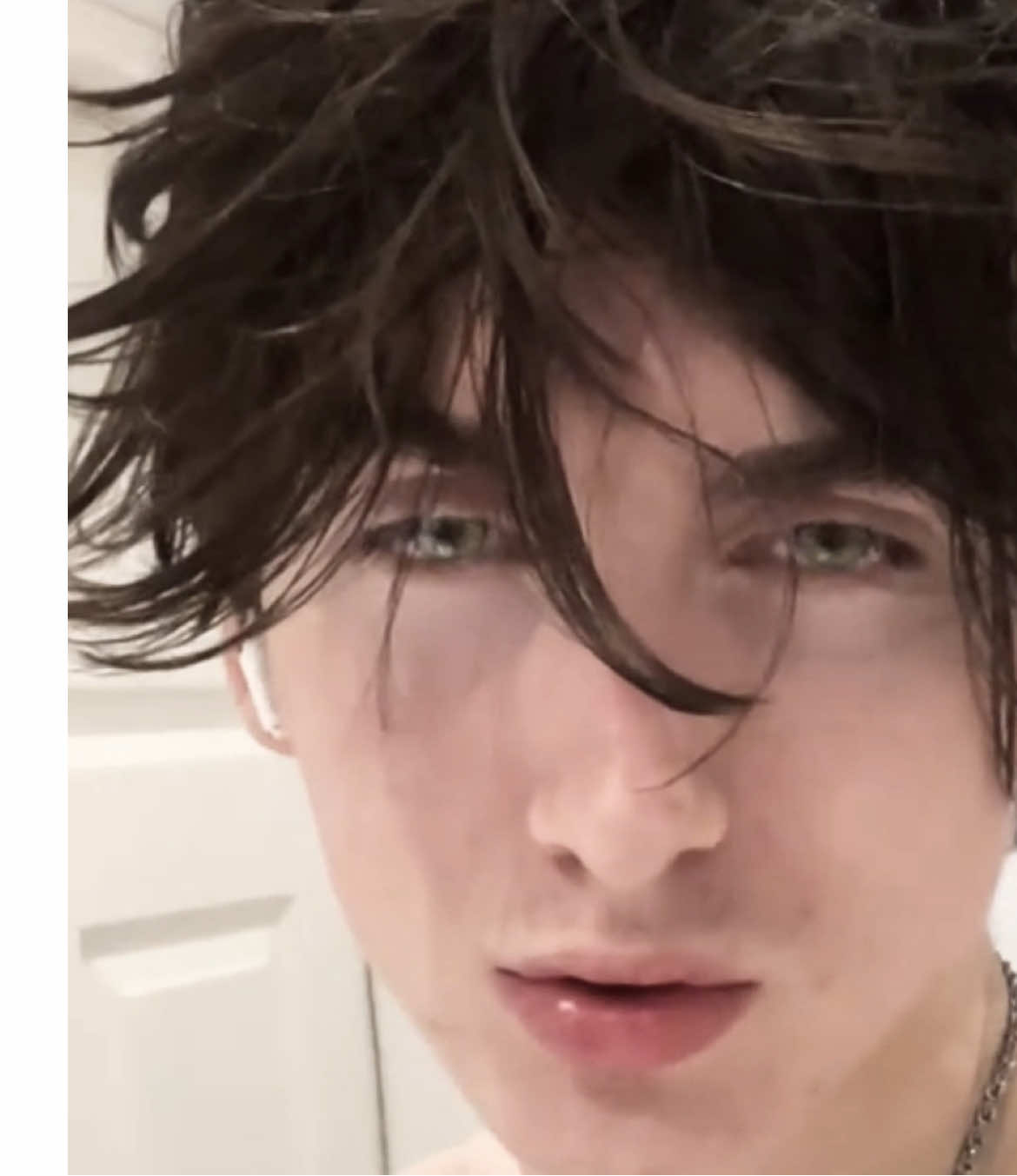 BROOO…..🥶🥶 #looksmaxing #looksmax #models #looks #looksim #boys #Inverted #lightyagami #playboicarti 