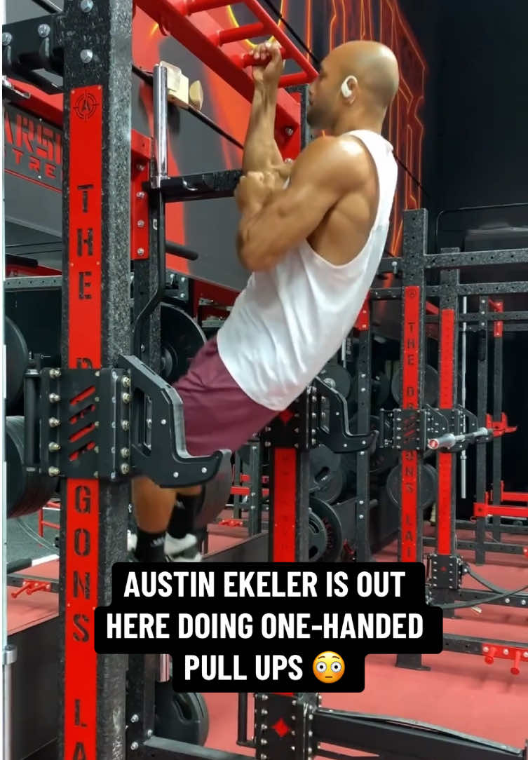 bro is in the zone 🔥 #austinekeler #washington #commanders #nfl (via austinekeler/IG) @Washington Commanders 