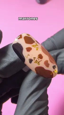 Tutorial de diseño vaquita! Usamos  los esmaltes de @Melinè  Manicura aprende a hacer diseños tendencia con este!!  #nails #uñas #tutorial #naisltutorial #cownails 