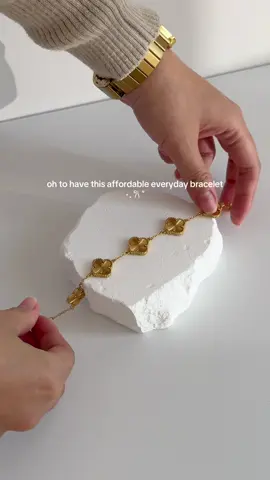 ✨✨ pretty flower gold bracelet  #createtowin #sgtiktokshop #tiktokshopsg #sgfyp #sgtt #bracelet #minimalist #singapore #tiktokshop 