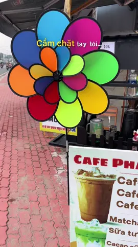 Chong chóng 7 màu gắn ở quầy cà phê nè cả nhà #xaykenhtiktok #trending #chongchong 