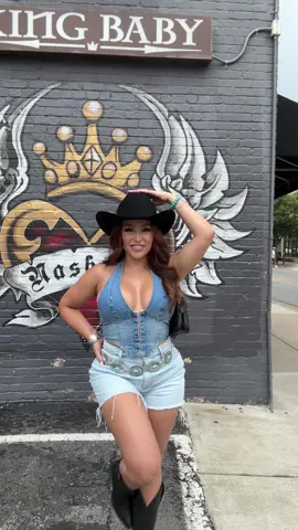 This corset is a NEED not a want! 🔥 Wearing a size medium. ✨ #fyp #tiktokshopfinds #corset 