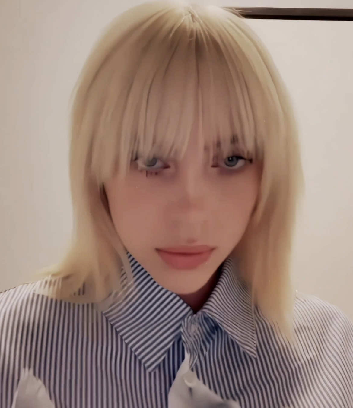 she's allowed to switch. i loooove how blonde hair suits her as well as black hair ( even if i have a preference for black hair with bangs... 👀 ) . i really like the edit audio recently like they're so cool. #billieeilish #eilish #billie #billieeilishedits #editvsp #vspqrcode #billieeilishhair  @BILLIE EILISH - @TikTok good quality pleaaaase