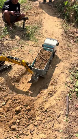 Rc Truck construction #rcb #rccars #rcracing #rckubota #excavator #toys #500k #Rc #tiktokusa #tiktokshop #usa #newyork 