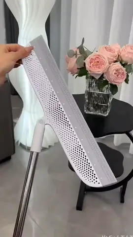 Pel lantai sapu ajaib nih bun, bisa buat bersihin air tergenang di lantai, bisa buat sapu kotoran, dan bisa juga buat bersihin kaca. #pelwiper #wiperlantai #wiperlantaiviral #sapusilikon #sapusilikonmultifungsi #pembersihkaca 