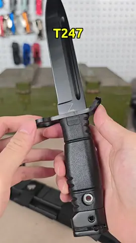 Fans of knives.take a look #knife #Outdoors #hunting #tools #survival #toys 