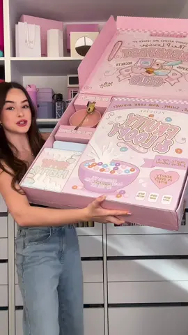 UNBOXING GIGANTE DE @PLOUISE 💖 comenten que productos les gustaría que pruebe 🌟 #fyp #foryou #parati #makeup #4u #unboxing #haul 