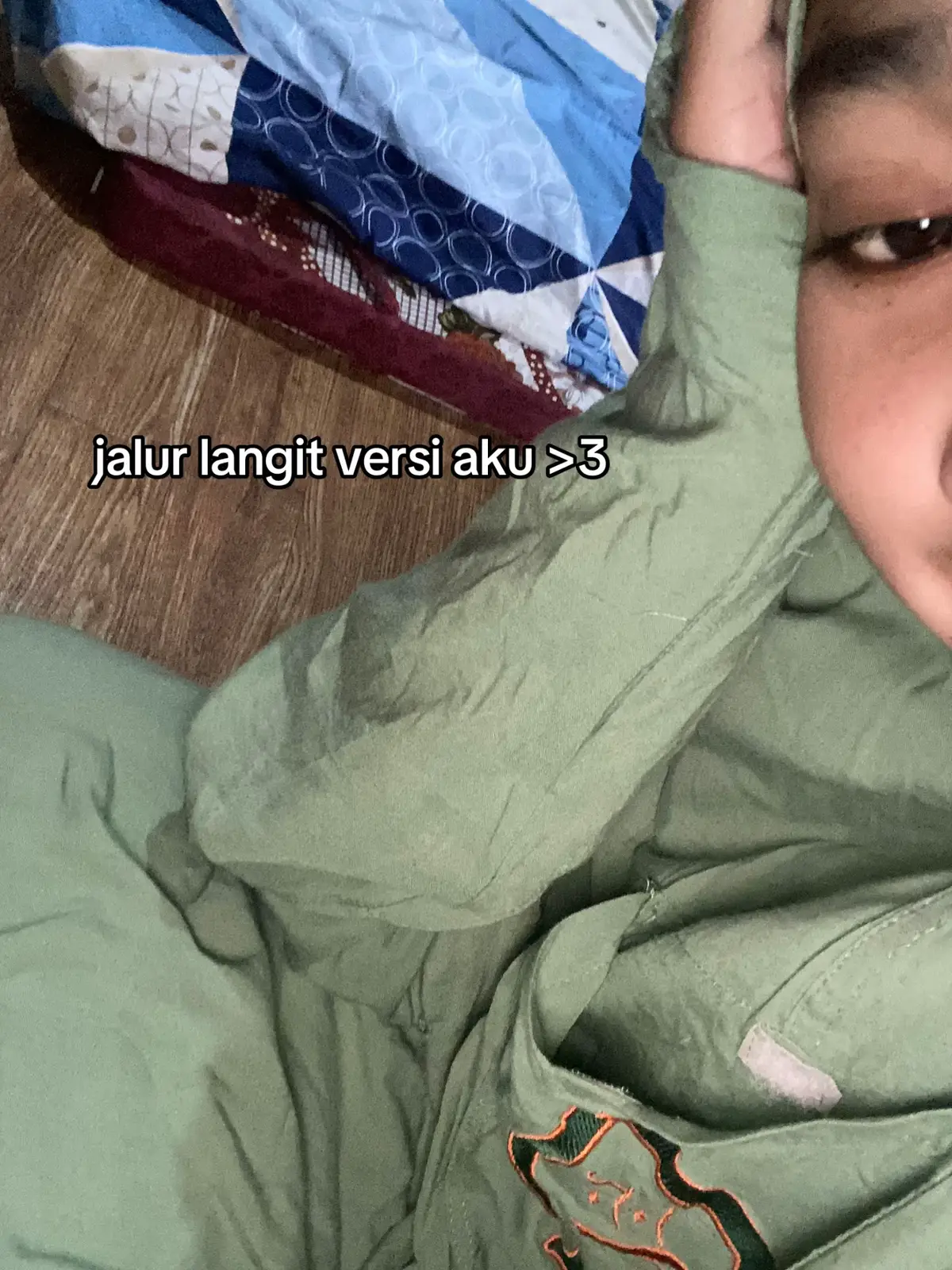 Jalur langit versi aku 🤍 Hi aku mau bagi bacaan sholat yang biasa aku baca ketika aku selesai sholat. Hope it helps yaa! Semoga bermanfaat untuk kalian semuaa 💋 Biasanya kalo untuk sholat wajib aku baca dari slide 2 sampe 5 aja tapi kalo untuk sholat taubat, tahajud, hajat atau dhuha aku baca full dari awal sampe akhir #jalurlangit  Ohya tambahan biasanya kalau abis sholat aku juga baca surat adh-dhuha dan surat al-insyirah ada tambahan lagi bacaan surat Al ikhlas 3x dan al falaq 3x, annas 3x lalu usap keseluruhan tubuh Semoga bermanfaat😍