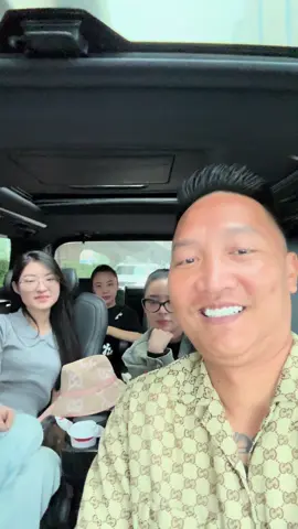 Đưa hoa hậu đi chơi