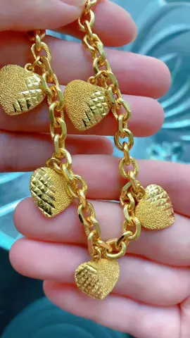 Gelang tangan hati yang berkualiti tinggi,panjang gelang tangan 18cm#gelang #gelangcantik #jwellery #fyp #tiktok #foryou #bracelet #tiktokshoptawaranharigaji #fashiontiktok #tiktokshop 