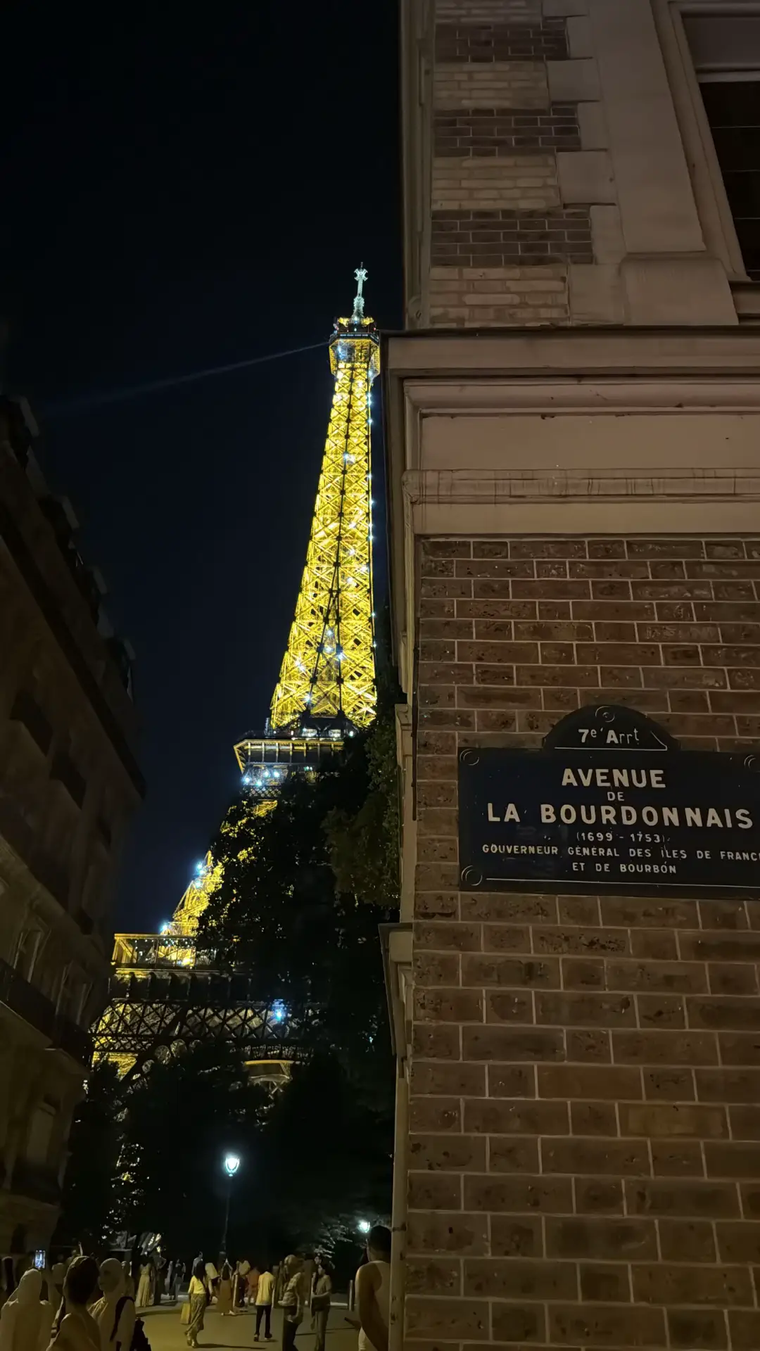 #باريس🇫🇷 #paris #فرنسا #eiffeltower #carettecafe #deflorecafe #pinkmammaparis #lacafemarly #ladureeparis 