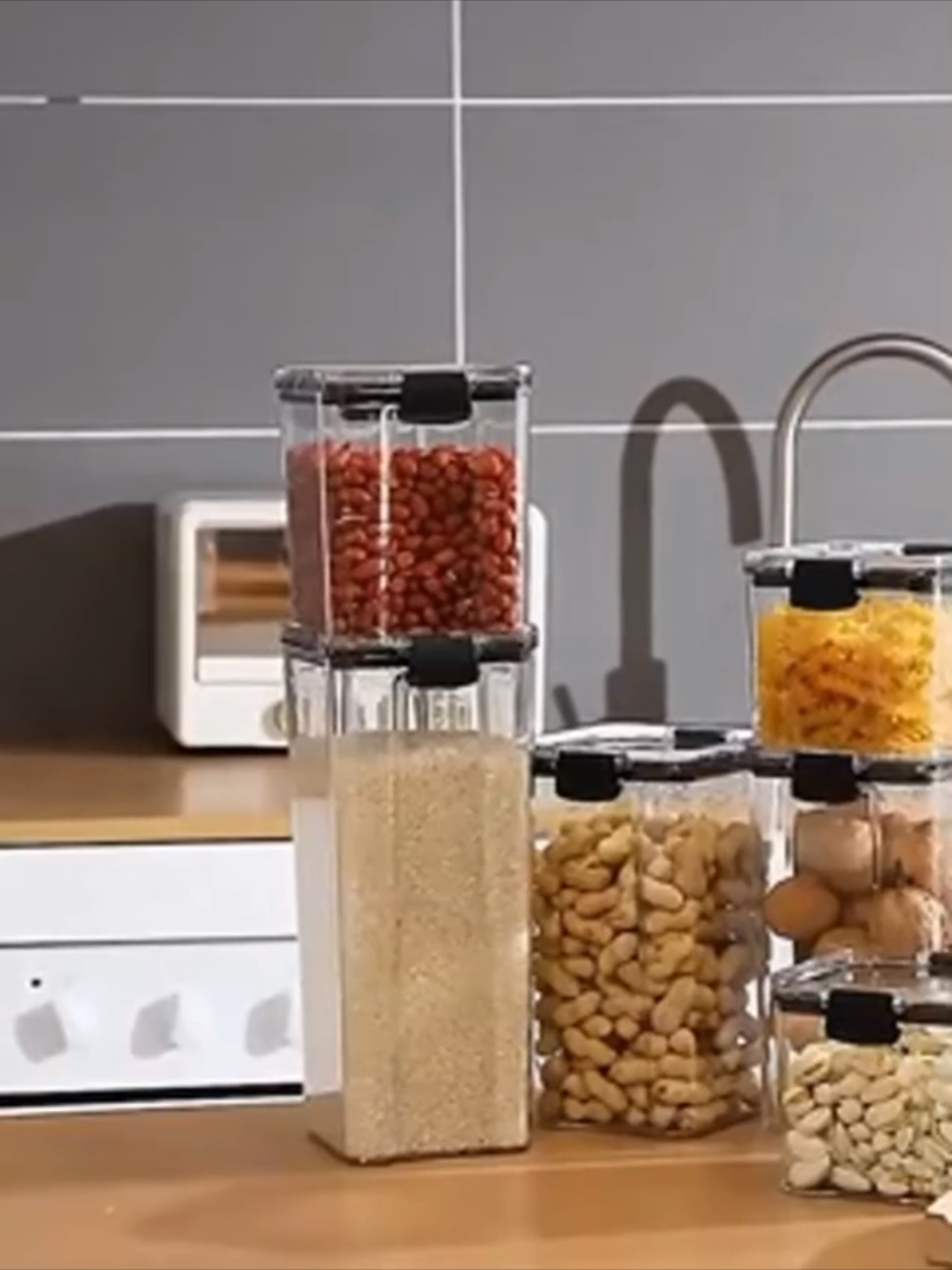 🥣 Kit com 15 Recipientes Organizadores Herméticos Ideal para quem ama organização na cozinha e quer manter os alimentos sempre frescos e seguros! 🍅✨ Características: ✅ Antivazamento – sem riscos de bagunça! 📦 Empilháveis – ocupam pouco espaço no armário ou geladeira 🔒 Fechamento hermético – alimentos conservados por mais tempo 🥗 Perfeitos para grãos, massas, lanches, marmitas e muito mais! 💰 Preço: de R$109,00 a R$155,00 🏷️ Ótimo custo-benefício para organizar toda sua cozinha! 🛍️ Compre agora na Shopee: 🔗 link nos comentários 🫢 #cozinha #achadinhosdashopee 