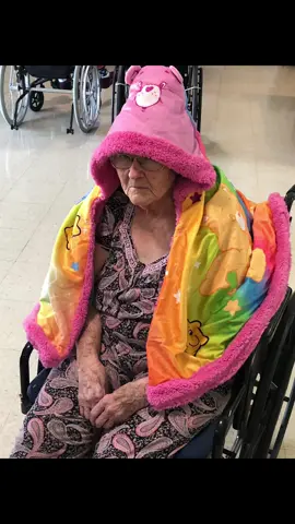 #creatorsearchinsights awe granny looks so adorable 🥰 she gets cold easy so hopefully this helps #fyp #iloveyou #dementiaawareness #awareness #everyonesfyp #followers #support #dementiasucks #repost #makingmemories #tiktok #carebears 