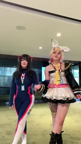 smash weeekend over!!! with my bff for life @jam 🍰 I genuinely couldn’t of done this weekend without you <33 #dva #smashcon #convention #cosplay #overwatch #ow2 #amechan #needystreameroverload #kangel #musedashrin #rinvocaloid #bluey #bingo #blueyheeler 
