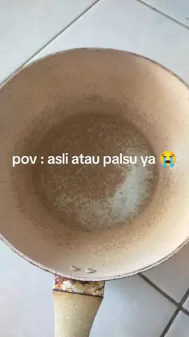 udah lama beli dulu beli pas kena harga promo di harga 199K gak tau ini asli atau palsu ,kalo asli tapi kok dia ngelepas ya 😭😭😭tolong pihak @bolde_id ini asli atau palsu ya 😭😭 #bolde #boldeindonesia  #fyppppppppppppppppppppppp #korbanpromo #trend 