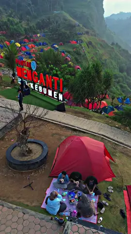 Camping di tepi pantai, bangun tidur langsung disambut sunrise! 🌅 Suara ombak, angin laut, tenda ready — tinggal bawa diri! Healing tipis-tipis tapi vibes-nya 100%! Cobain sekali, pasti pengen balik lagi! 🏕️ Tag temen camping lo sekarang, gaskeun bareng-bareng! 🔥 #pantaimenganti #campingpantai #campingindonesia #tendacamping #sunriseview #healingtime #liburanmurah #explorekebumen #pantaiindonesia #shortescape #campinglife #campingtrip #naturevibes #fyp #fypシ #foryoupage #fypindonesia #jelajahindonesia #traveltiktok #campingvibes #sunrisepantai #campingasik 