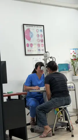 Đi Khám mắt ở 53 Trần Nhân Tông. Bs Ngọc là ng mổ cận cho mình đã mấy năm rồi nhưng mắt rất tốt. Nay đi khám định kì. Từ Lễ Tân dưới t1 các bạn rất vui vẻ nhiệt tình. Lên phòng khám Bs Bảo Đồng Nát đấy ah. Mình trêu sao c ko nhớ tên em là bệnh nhân. Nhớ Bảo đồng nát làm gì. C Ngọc bảo : c toàn khoe với mọi người về em đấy.  Bs Ngọc nói câu : C thực sự nể phục tinh thần của em.  Nếu bạn muốn biết 1 ai đó. Hãy hỏi trực tiếp ngta. Còn nghe về 1 ai đó mà nghe qua miệng người khác. Sẽ có Xấu có Tốt.  Nhưng với Mình hiểu. Bạn nghe qua 1 người Xấu. Chắc chắn người bạn muốn biết sẽ Xấu. Nếu bạn nghe về người bạn muốn biết mà họ nói tốt thì chắc chắn người đang nói là người Tốt.  Vì người Tử tế luôn có Suy nghĩ Tích Cực.  =>. Vì ở đây mọi người đều biết. Hằng năm mùa hè đến. Mình đều đưa các cháu Khách Bảo hiểm đi Khám mắt định kì ở đây. Ai cũng nói làm Bảo Hiểm như em Vất vả thế. Mình thấy niềm vui mà. Năm nay các cháu đi Du lịch hết rồi nên chưa có đứa nào đi khám mắt. Nhưng mình cũng phải đi Khám mắt mình trước. 