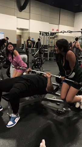 I’m back at it again picking up fitness girls @EōS Fitness #foryourpage #fyp #Fitness #gym 