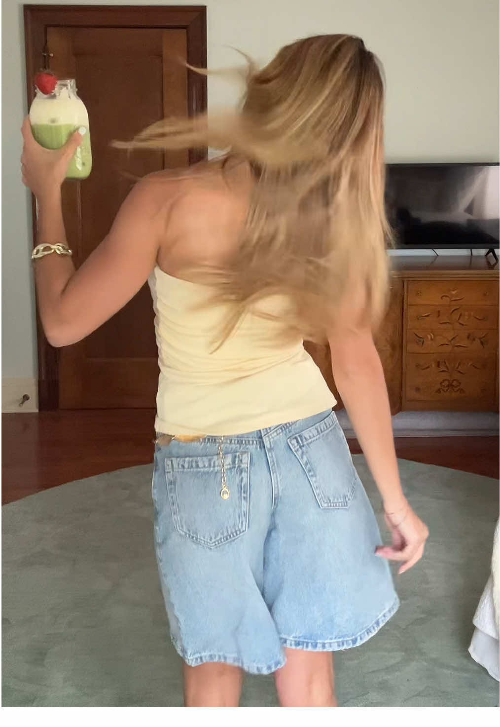 butter yellow 🧈 #fyp #outfitinspo #summerfits 