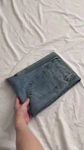 #jeansoutfitideas #jeansoutfit #jeanswanita #celanajeans #jeansbiru #baggyjeans #loosejeans #jeanshighwaist #jeansviral #celanajeanswanita #jeansretro #bluejeans #jeans 