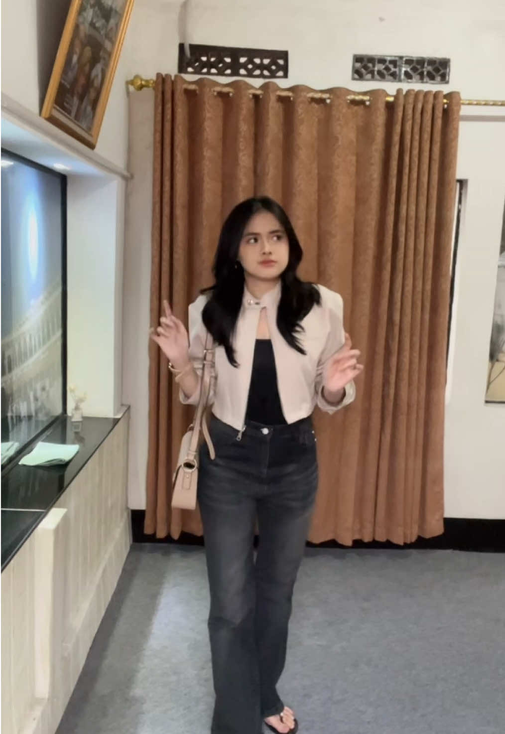 lagunya candu bgt, btw jacket cropped nya lucu ya?! 😍  #jacketcrop #jacket #crop 