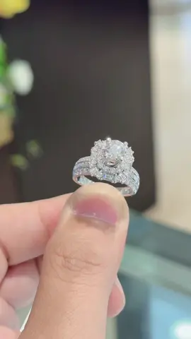 Hẹn nhau một ngày nắng hạ, Chúng mình bên hoa, ôm giấc mơ dịu dàng…🌱🌱 #xh2025 #viral #pnjphuocan #nvn #pnjcenterbmt #thinhhanh #trangsucpnj #trangsuckimcuong #kimcuongthiennhien #PNJ 