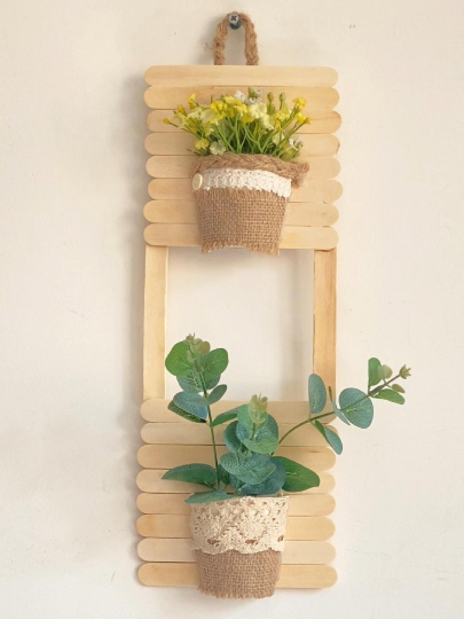 DIY giá treo hoa từ que kem và ly nhựa 🌻🍦 #lamdohandmade #diyquekem #quekemhandmade #trangtrinhadep #diydecor  #diywithsticks #handmadeideas #diydecorations #craftingtime #easycrafts #upcyclecrafts #fyb #xuhuong #trending
