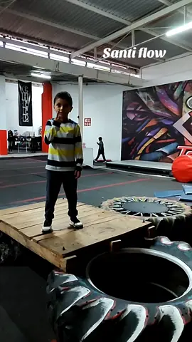 a esa edad yo me comía los mocos 😂🤣  #ParkourMexico #AuraPower #ModoZen #EdiciónBrutal #Cinemático #DesafíoParkour #Viral