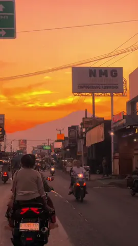 #ciawigebang #kuninganjabarhits #sore #sanset #senjasorehari #fyp #viralvideo #kuningan #ciawigebangkuninganjabar 