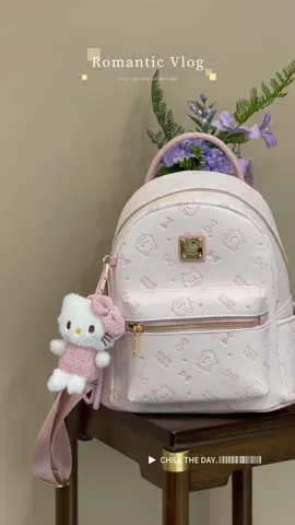 Hè rồi sắm Balo mới du lịch là phải xinh như này và có mèo đeo hông mới chuẩn nha các bà 😆#tuixach #tuixachnu #tuixachxinh #tuixinhdaopho #kitty #tuixinh #cowkitty #balo #baloxinh 