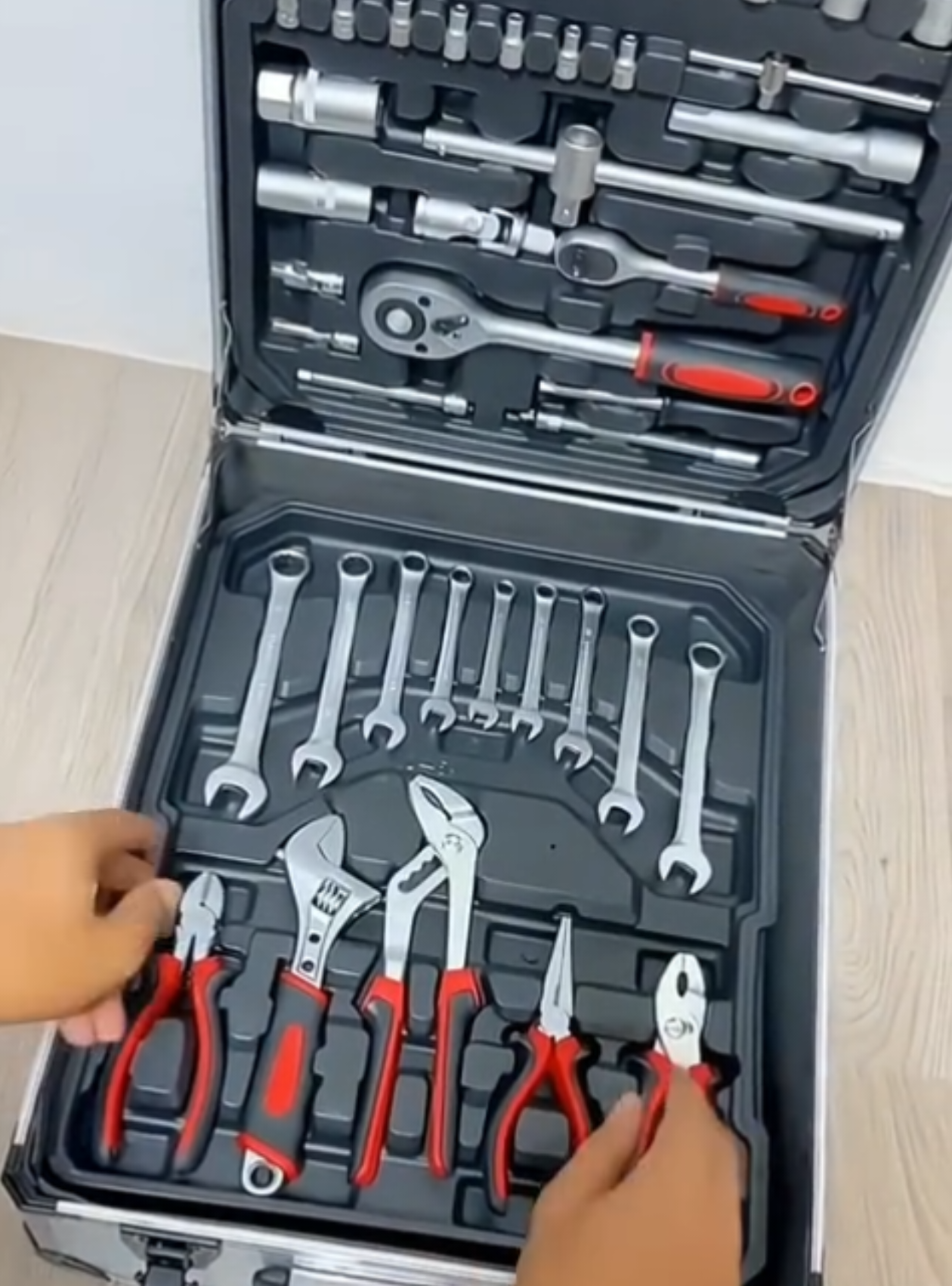 Perkakas Tool Kit 187pcs Koper #perkakas #perkakasbengkel #perkakastukang #perkakasrumahtangga #perkakas187pcs #toolkit #koperperkakas 